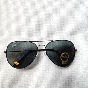 NEW IN BOX Ray-Ban  Aviator Unisex Adults Sunglasses